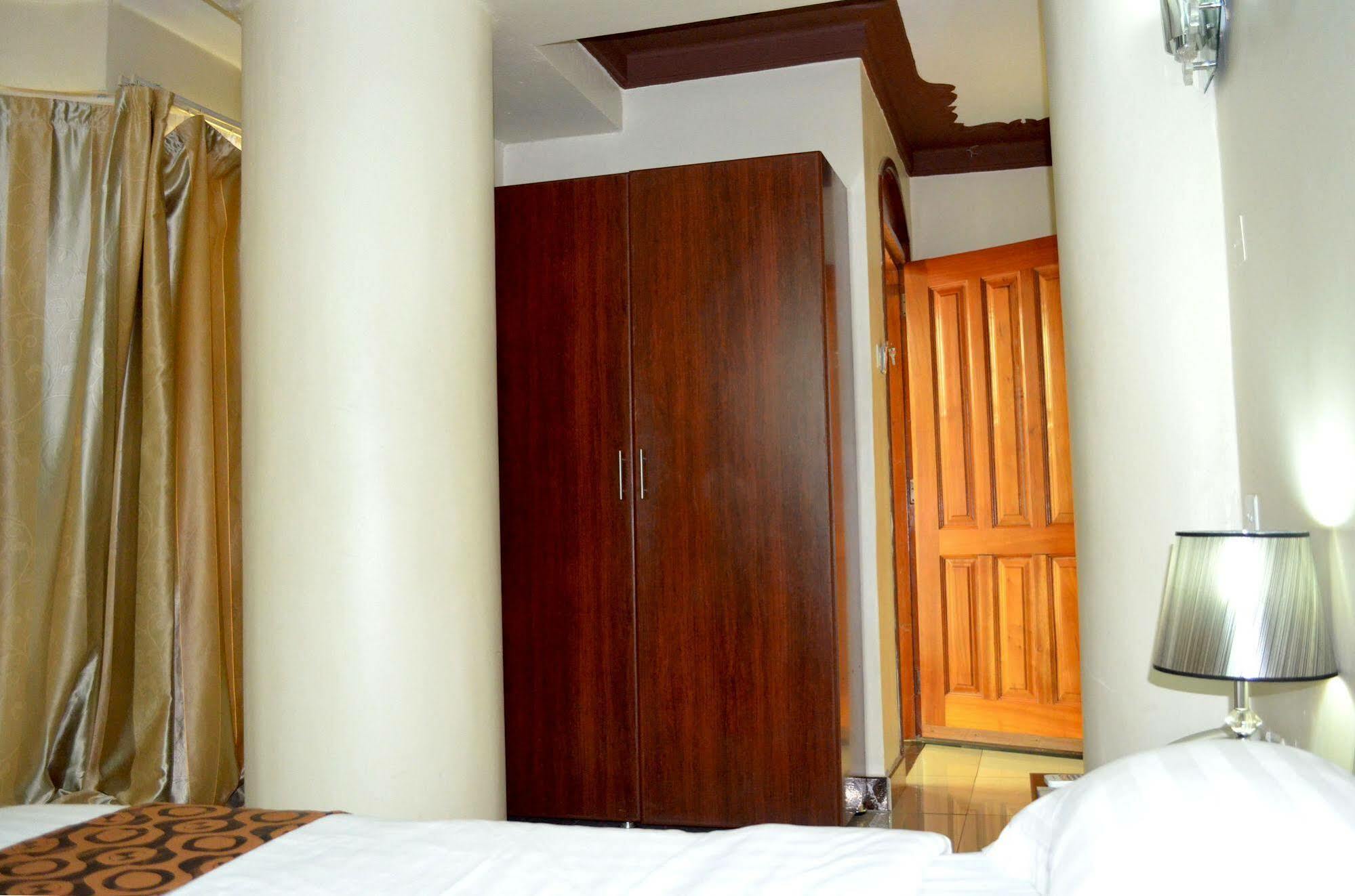 Mt. Zion Hotel Kampala Bagian luar foto