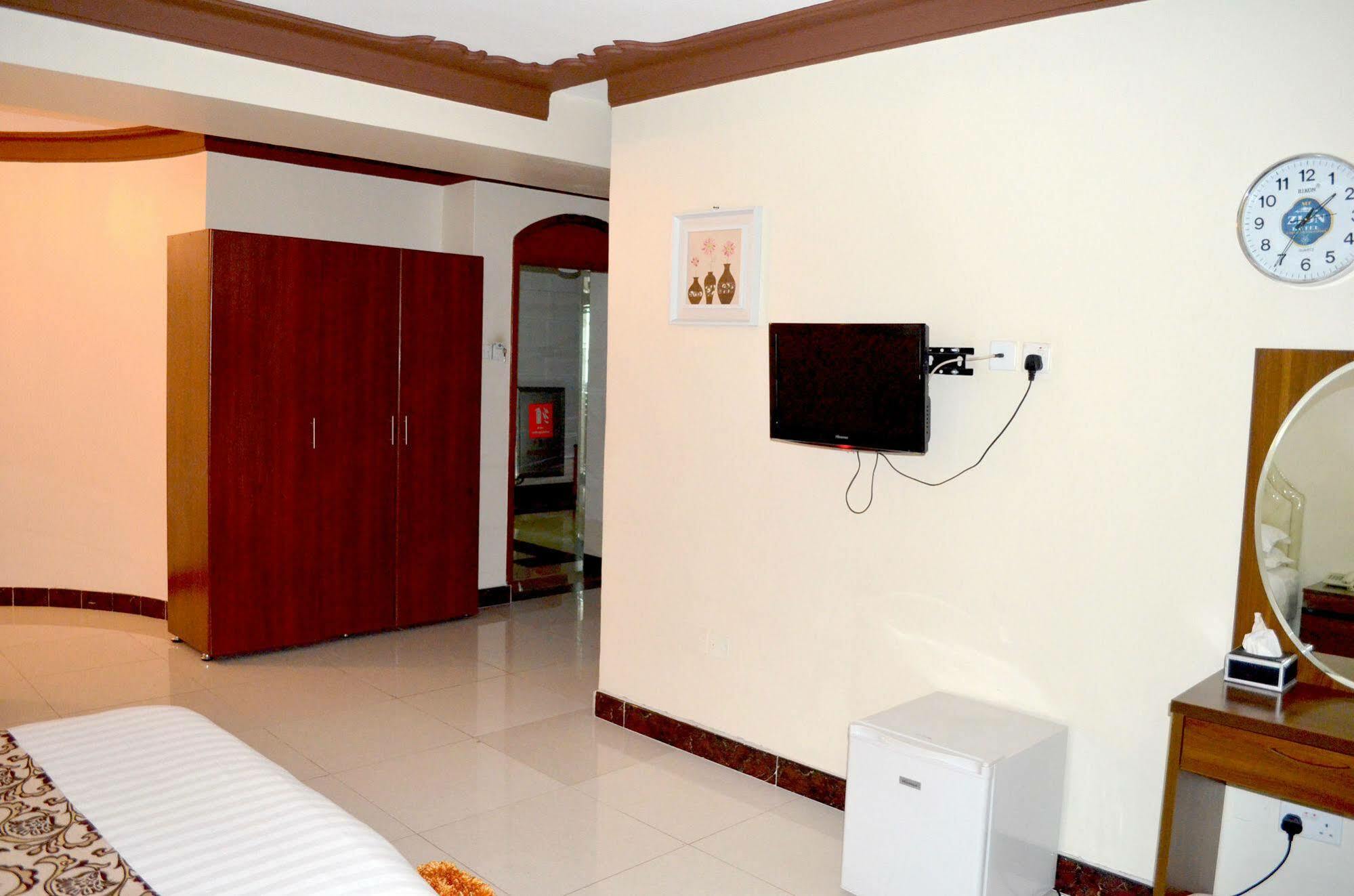 Mt. Zion Hotel Kampala Bagian luar foto